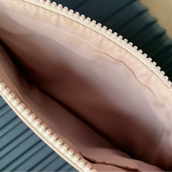Lululemon Light Pink Clutch Wristlet Pouch Gold Logo Polyvinyl Zipper Pull - Picture 14 of 15